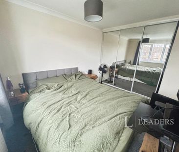 3 bedroom semi-detached house to rent - Photo 6