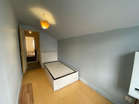3 bedroom terraced house to rent - Photo 2