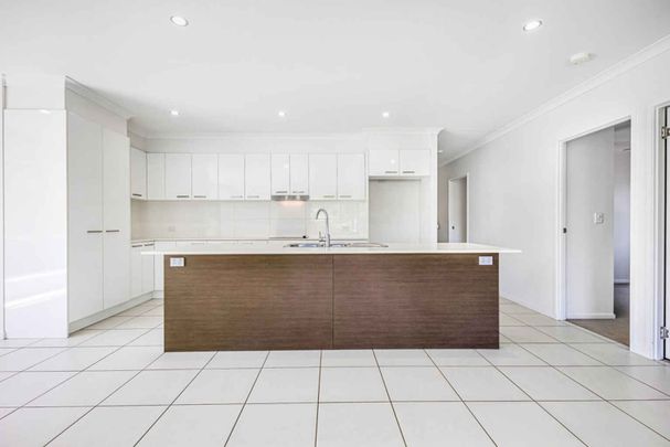 Spacious Family Living Near Beach & School - Photo 1