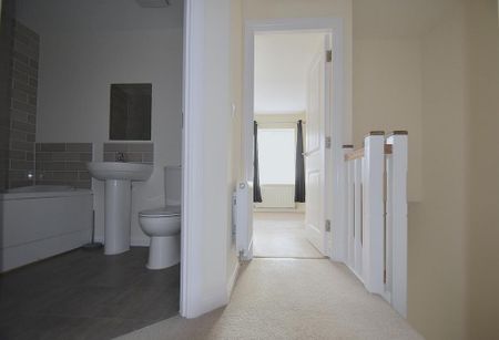 3 bedroom end of terrace house to rent - Photo 3