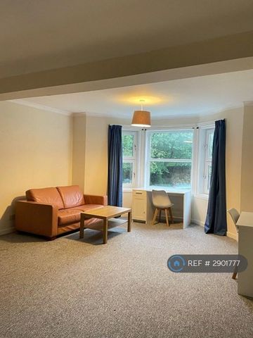 4 bedroom flat to rent - Photo 3