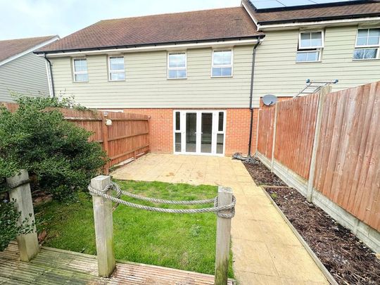 3 bedroom terraced house to rent - Photo 1