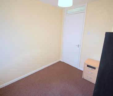 22 Lawnmount Street, BT68BS, Belfast - Photo 5