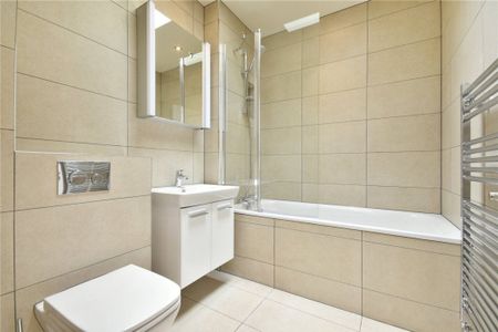 Vines Avenue - Photo 4