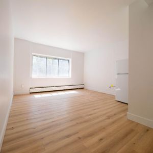 1 MOIS GRATUIT - 3 1/2 et 4 1/2 Côte-des-Neiges Frigo, poêle inclus - appartement / logement à louer Montreal - Photo 2