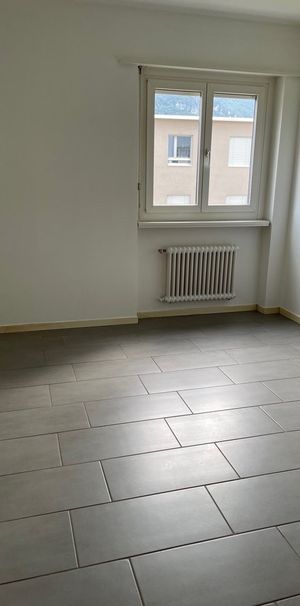 Rent a 2 ½ rooms apartment in Mendrisio - Photo 1