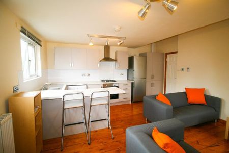 2 bedroom flat to rent - Photo 3