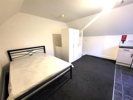 Studio to rent - Photo 2