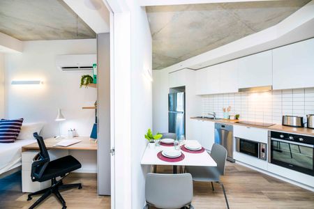 4 Bedroom Shared Bathroom, Double Bed - Photo 3