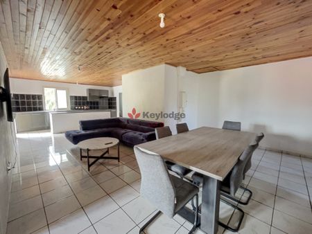 Location Appartement 4 pièces 82m² ST PIERRE 97432 - Photo 2