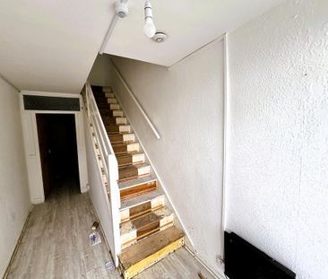 3 bedroom flat to rent - Photo 4