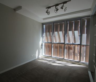 Spacious 3-Bedroom Apartment in Prime Hurstville Location - Photo 5