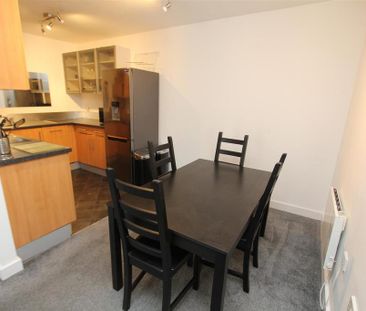 2 bedroom flat to rent - Photo 3