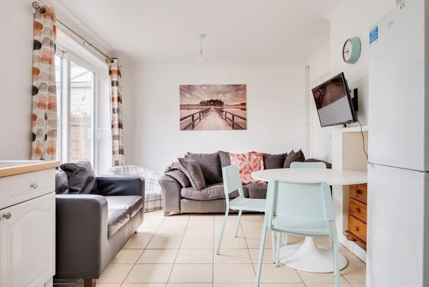 5 bedroom house to rent - Photo 1