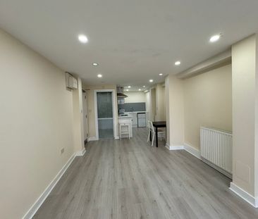 Studio Flat, Hanworth Road, TW3 - Photo 2