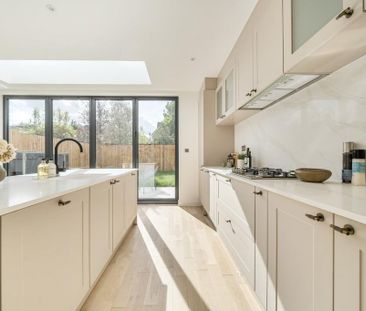 4 bedroom semi-detached house to rent - Photo 6