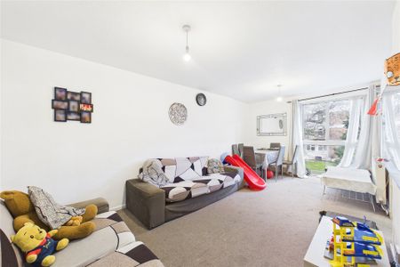 2 bedroom Flat in Laleham Road, Staines-Upon-Thames - Photo 3
