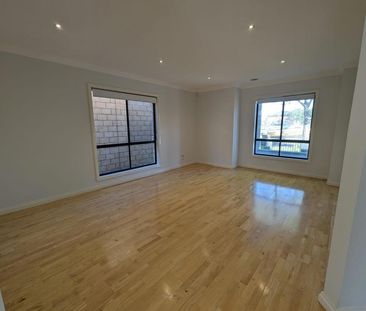 SPACIOUS FAMILY HOME - Photo 2