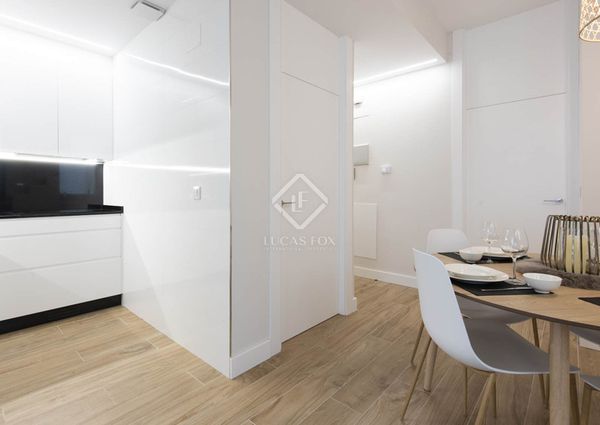An elegant, modern, fully furnished duplex penthouse for rent in the city centre of Vigo, Pontevedra