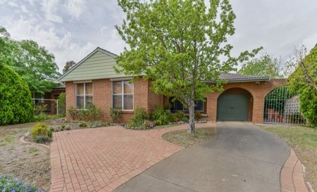 Neat & Clean 3 bedroom house in South - Photo 2