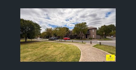 Modern Comfort in a Peaceful South Morang Pocket - available for lease now! - Photo 4