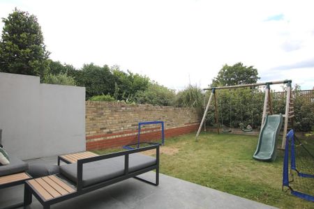 3 bedroom ground floor flat to rent - Photo 4