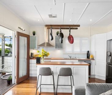 Beautiful Modern Home close to Amenities - Photo 1
