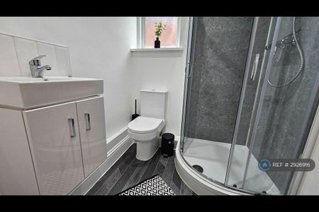 1 bedroom in a house share to rent - Photo 5