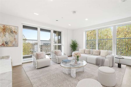 A beautifully presented two-bedroom apartment - Photo 2