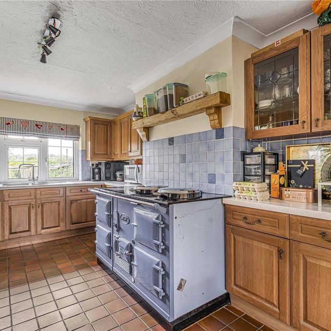 4 bedroom bungalow to rent - Photo 1