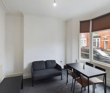 5 bedroom house of multiple occupation to rent - Photo 1