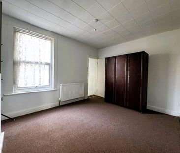 4 bedroom terraced house to rent - Photo 3