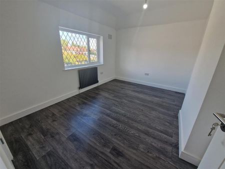 4 bedroom end of terrace house to rent - Photo 4