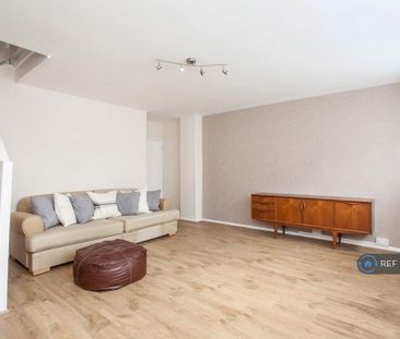 3 bedroom maisonette to rent - Photo 3
