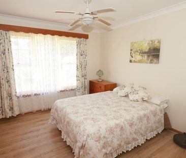 Fully Furnished Family Home in Crestwood - Photo 5