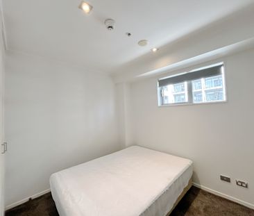 City Centre Urban Living - Stylish 2-Bedroom Apartment - Photo 1