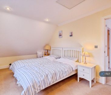4 bedroom detached house to rent - Photo 3