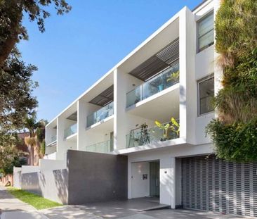MODERN & SPACIOUS 48SQM STUDIO LOCATED ONE STREET FROM THE BEACH - Photo 5
