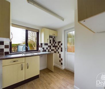 4 bedroom detached house to rent - Photo 4