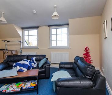 3 bedroom apartment to rent - Photo 2