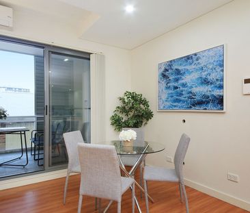 Sunfilled Two Bedroom Apartment! - Photo 2