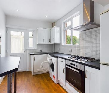 4 bedroom semi-detached house to rent - Photo 6