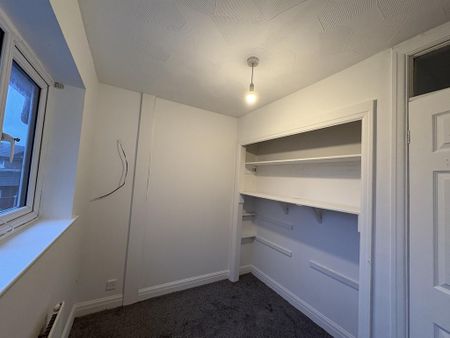 4 bedroom semi-detached house to rent - Photo 3