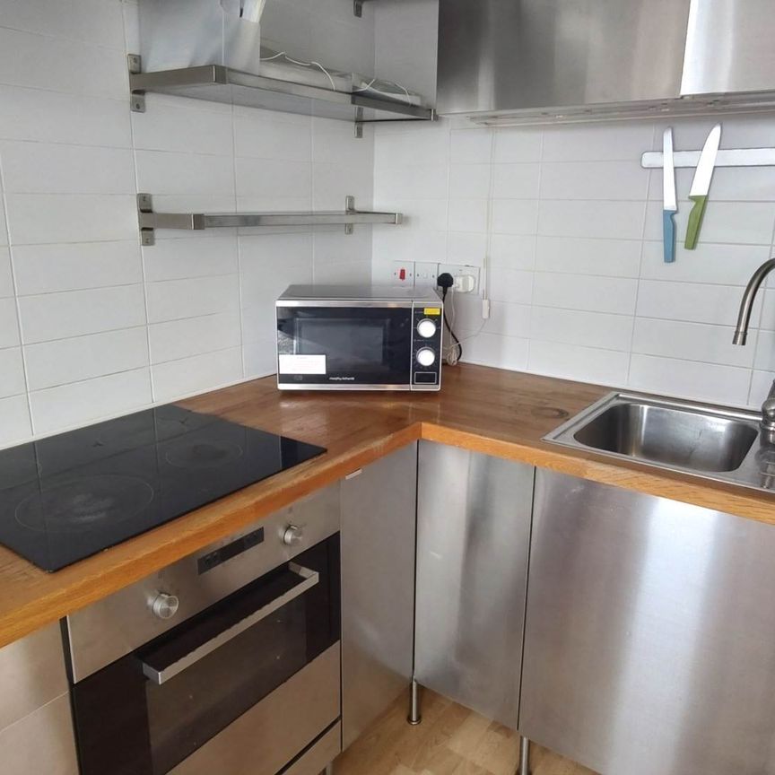 2 bed flat to rent - Photo 1