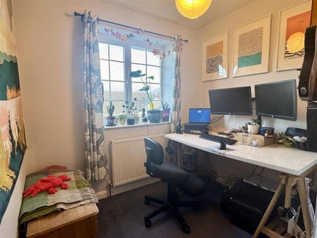 3 bedroom semi-detached house to rent - Photo 4