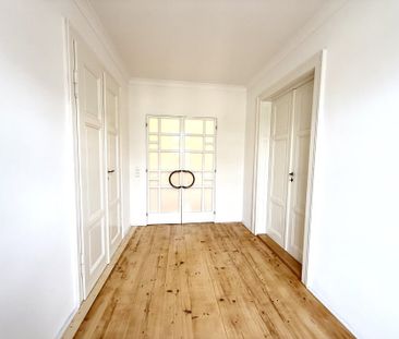 Großzügige Altbauwohnung mit klassischem Charme in zentraler Lage - Photo 1