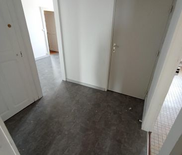 Location Appartement 4 pièces 81m² - Photo 3