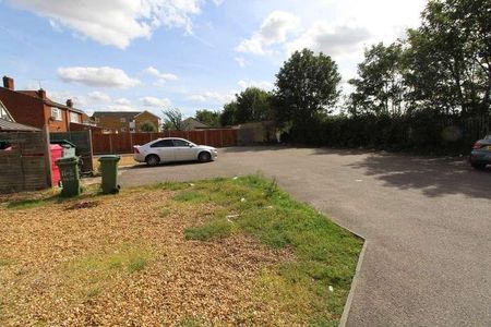 Bedroom In Leagrave With Parking, LU3 - Photo 5