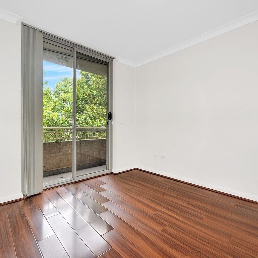 Spacious & Renovated Two Level Apartment - Photo 1