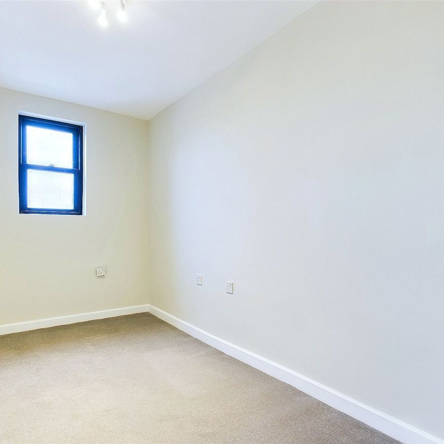 Station Road, Hampton, TW12 - Photo 1